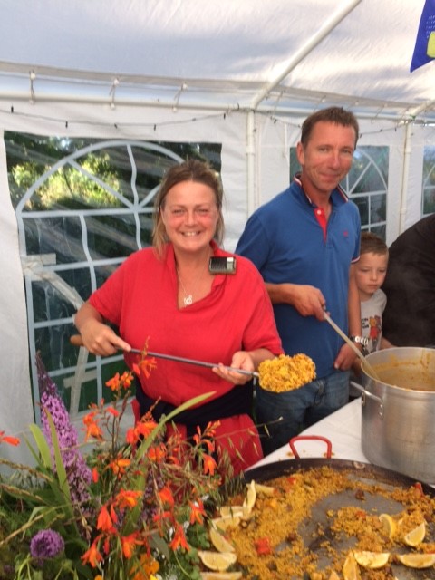 Pete and Debs cooking paella